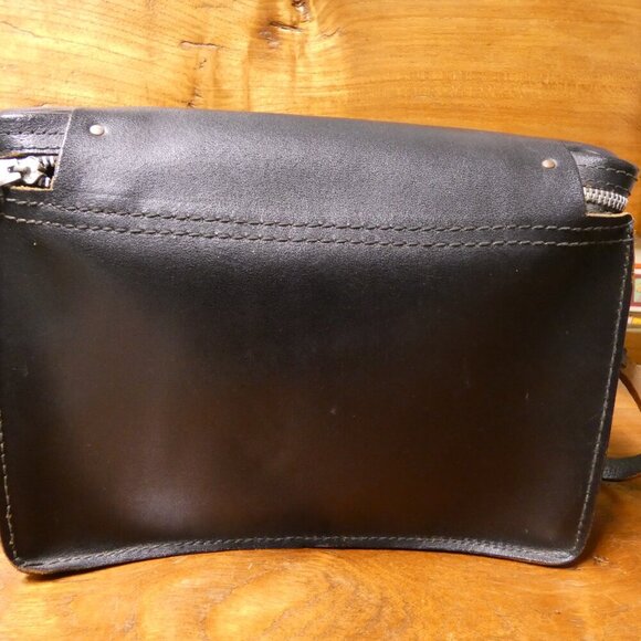 Vintage black leather camera bag with original shouder strap: The Kam-Ra Bag 843 - Picture 4 of 13